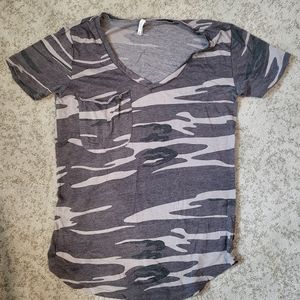 Woman's Z Supply Tshirt